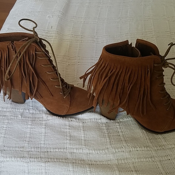 Tassle Boots - Picture 6 of 7